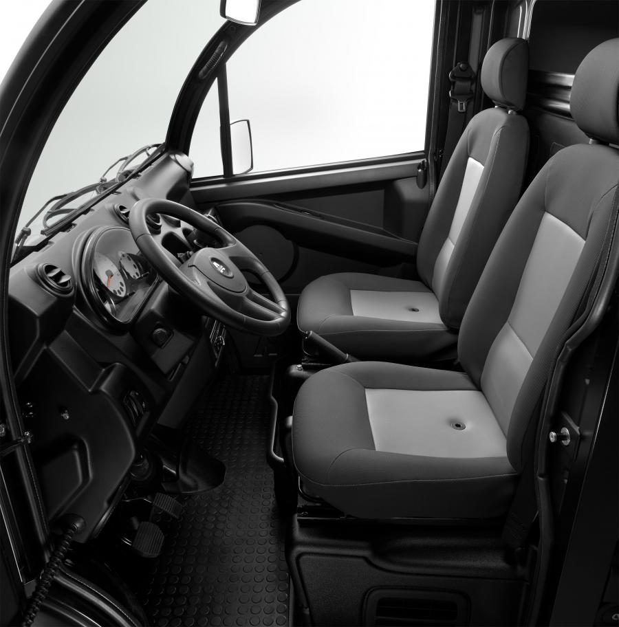 Интерьер Aixam D-Truck 400/600 Chassis Cab 2014 года  (фото 4 из 4)